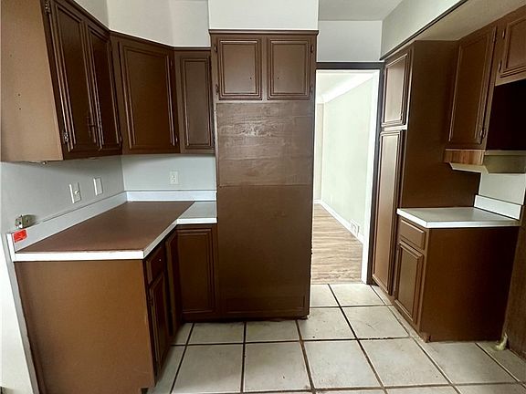 3rd image of 4904 E 90th St