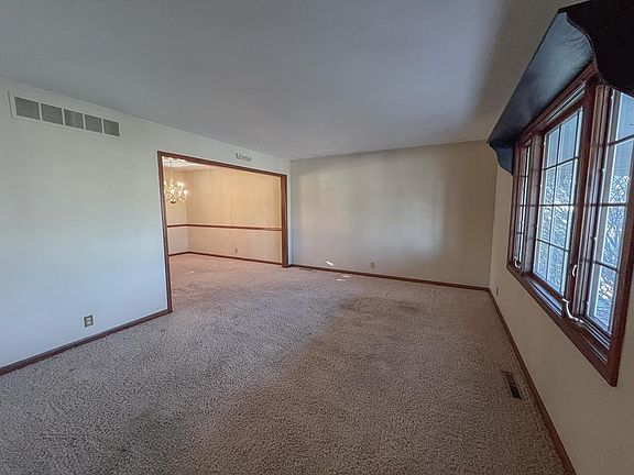 3rd image of 546 Seitz Dr