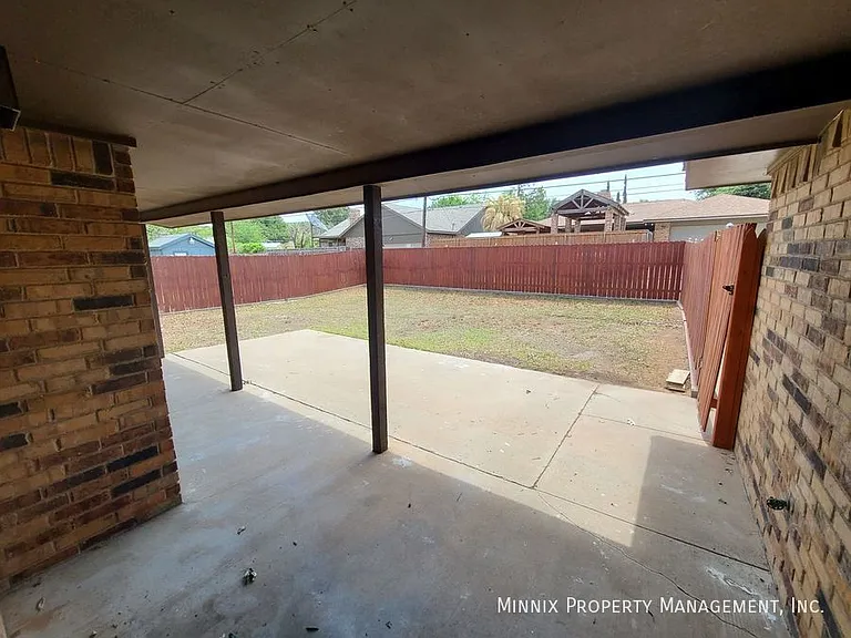4005 Saint Andrews Dr — Photo 32