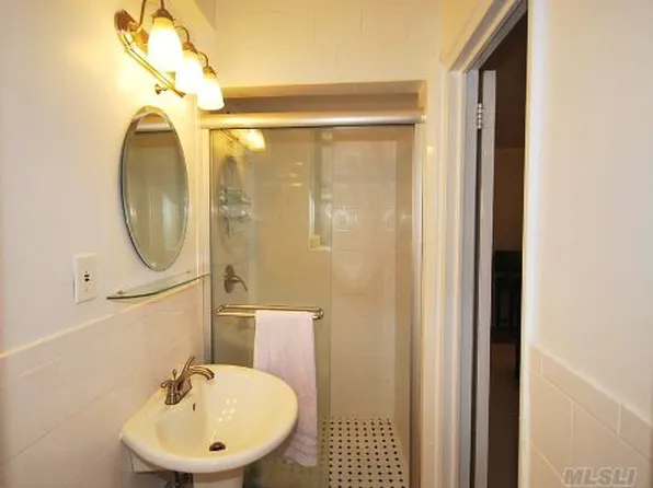 69-40 Yellowstone Boulevard image 1 of 11