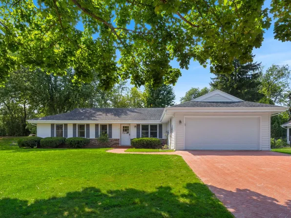 633 Ridgewood Ln, Libertyville, IL 60048