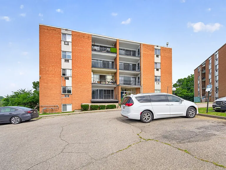 Beechmont Towers — Photo 39