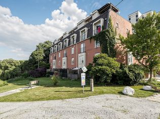 870 Jane St #106, Toronto, ON M6N 4C2