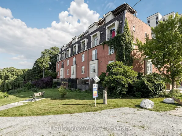 870 Jane St #106, Toronto, ON M6N 4C2
