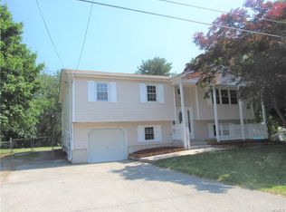 104 Parkdale Dr, New Windsor, NY 12553