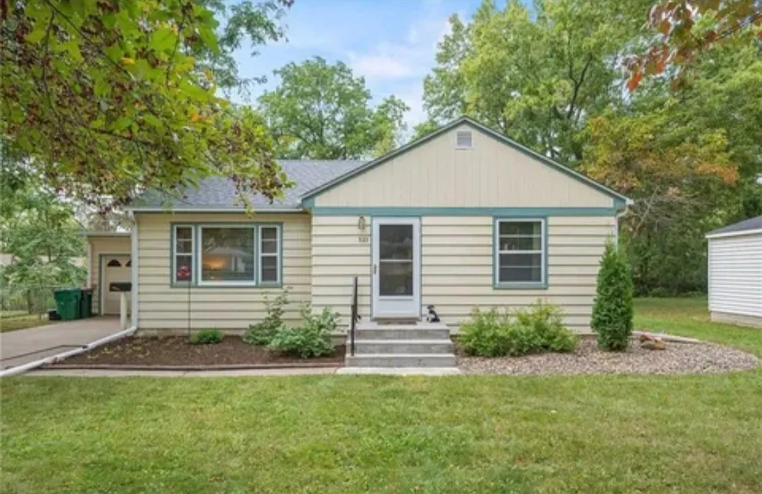 3 bed, 1470 sqft, $2,000 — Photo 1