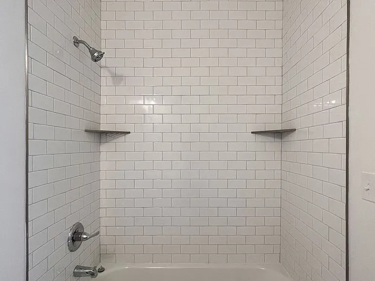 523 E Normal St — Photo 24
