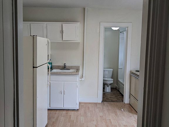 3rd image of 628 S 7th St #1