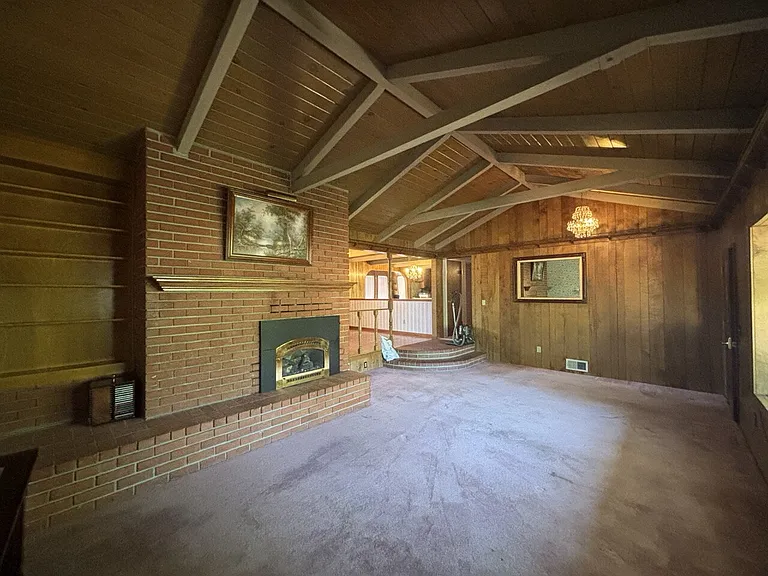 2699 Westwood Dr — Photo 8