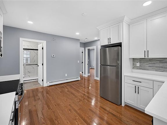 4th image of 100 Knight St #6