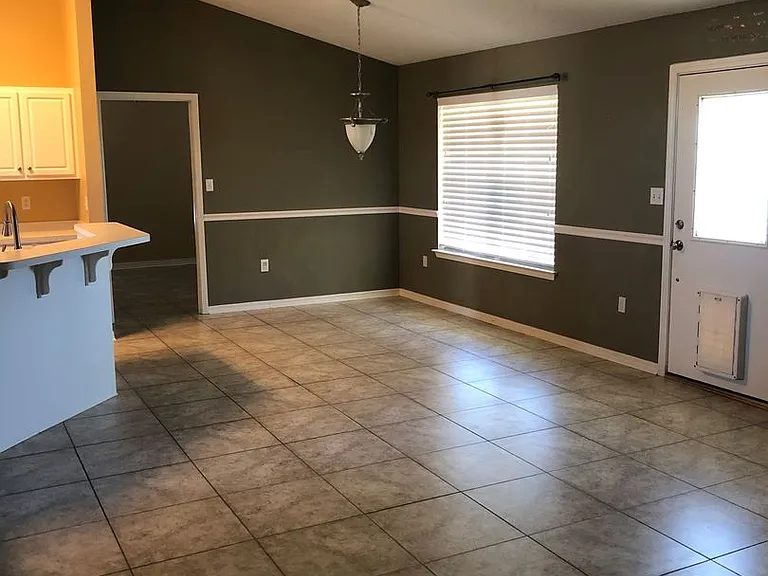 2290 Heritage Cir — Photo 2