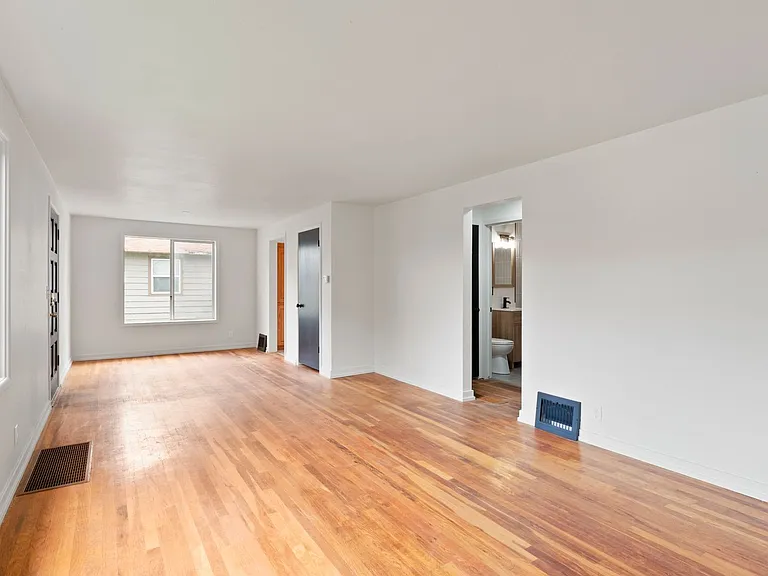 2521 W Sanson Ave — Photo 7