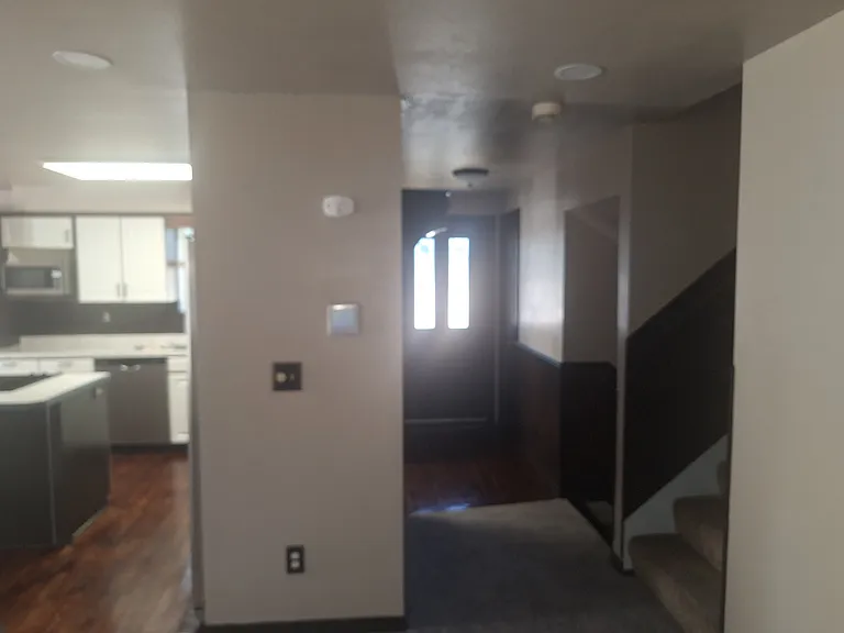 213 Sharon Ave E — Photo 30