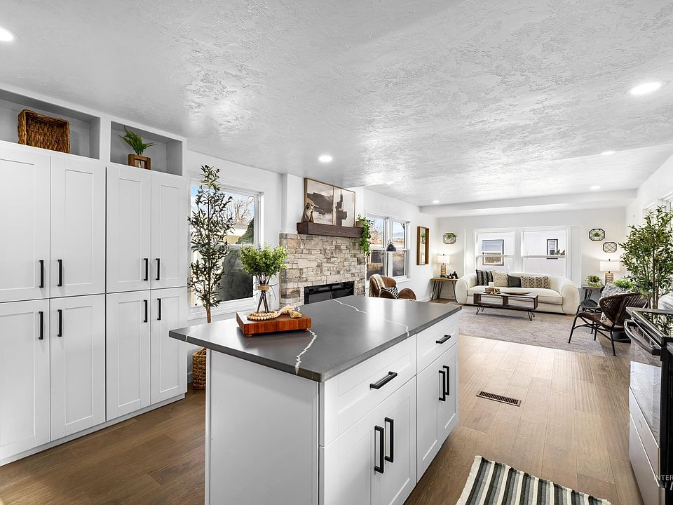 1st image of 5637 N Fairfax Ln