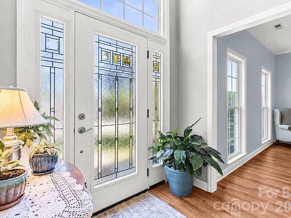 3rd image of 635 Highland Ridge Rd