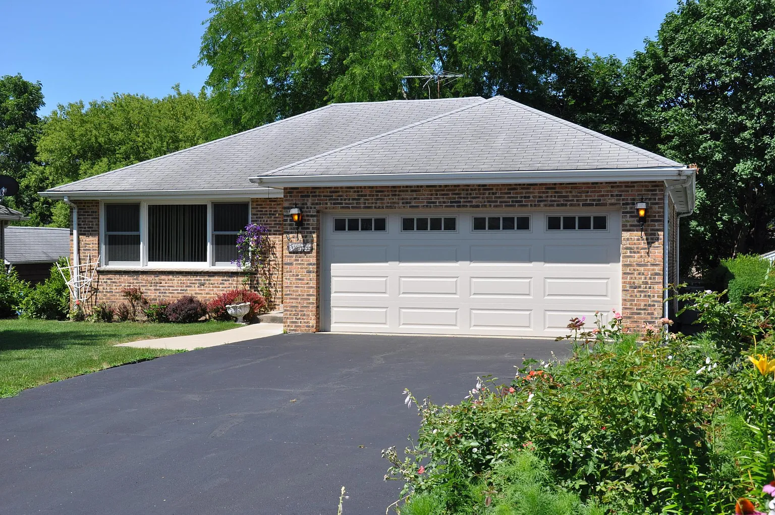 2722 Western Ave photo 1