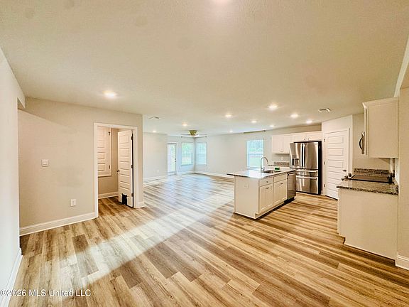 4th image of 123 Mill Ct