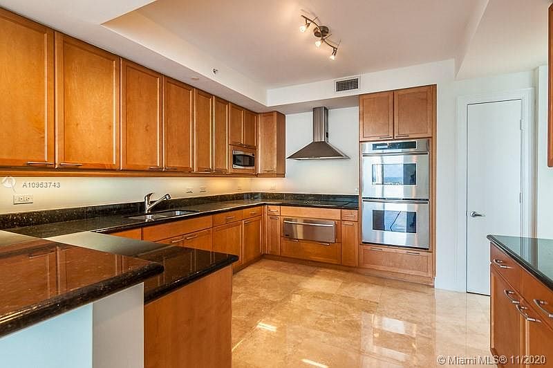 1st image of 3201 NE 183rd St APT 2002
