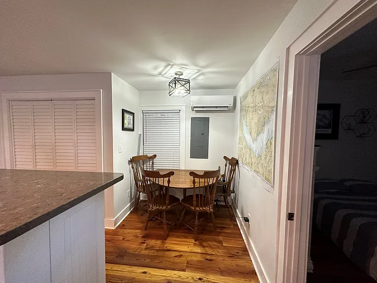402 Queen St — Photo 12