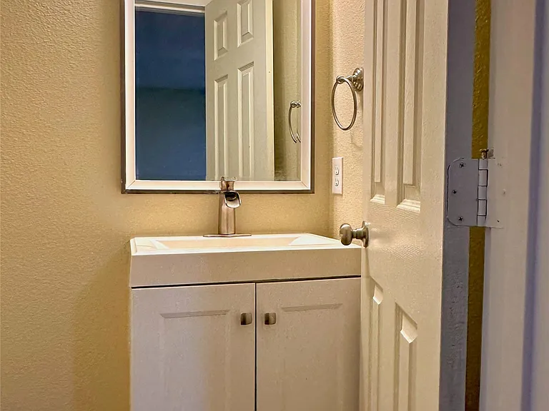 6834 Victoria Ave — Photo 8