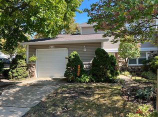 213 Stanyon Ln #1, Bloomingdale, IL 60108