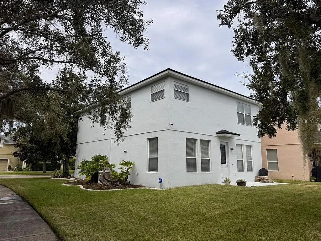 3 bed, 2.5 bath, 2024 sqft, $3,000 — Photo 3