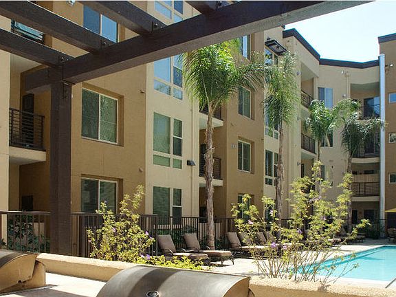 3rd image of 21201 Kittridge St APT 2206