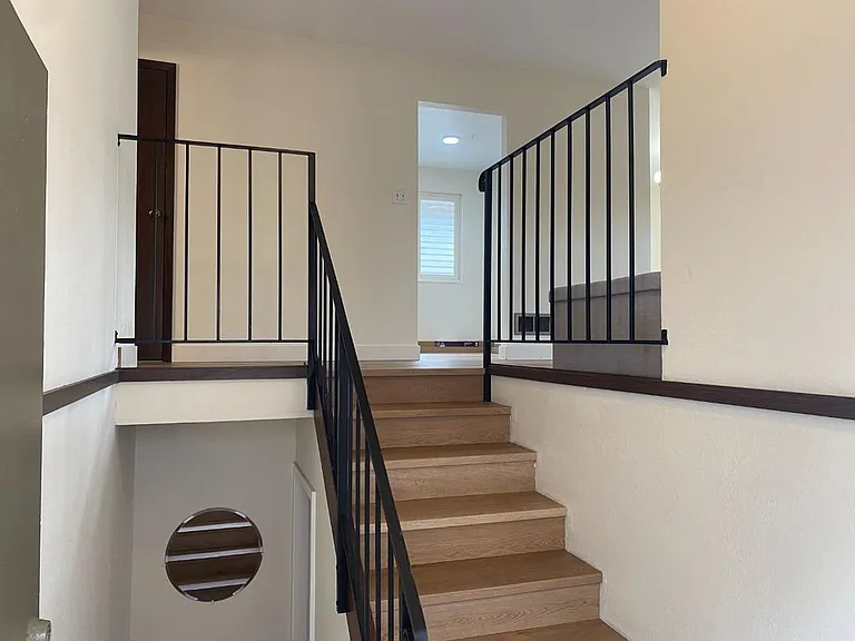 81 Camelot Ct — Photo 3