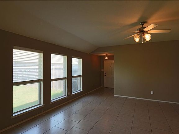3rd image of 909 Bamboo Dr