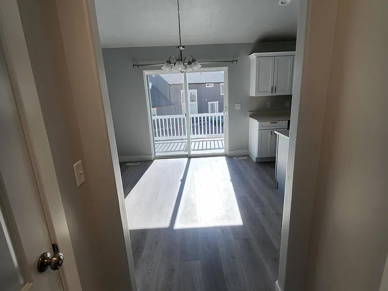 439 E Hill View Dr — Photo 33