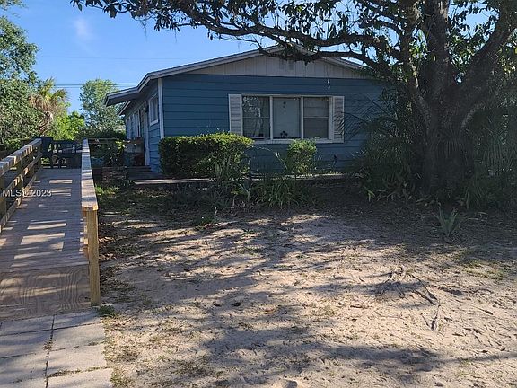 3rd image of 1504 SE 13th Pl
