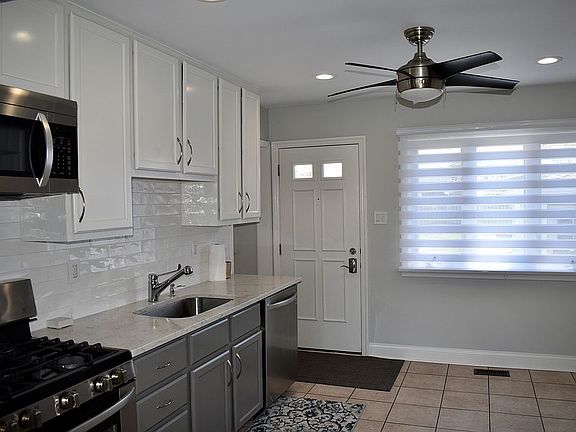 3rd image of 4891 N Cumberland Ave