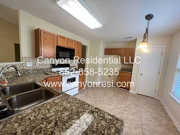 4th image of 829 Blazingwood Dr