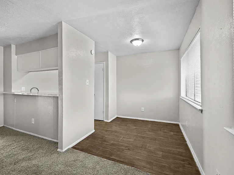 Oakwood — Photo 15
