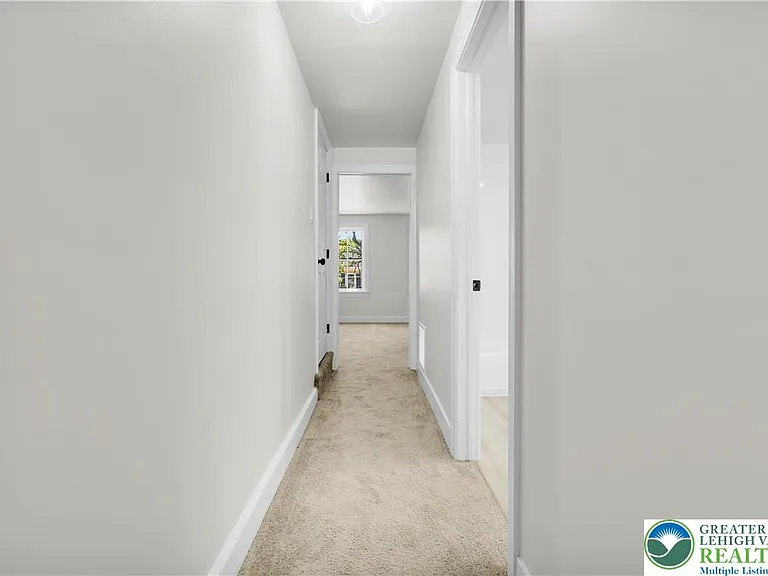 128 W Fairview St — Photo 18