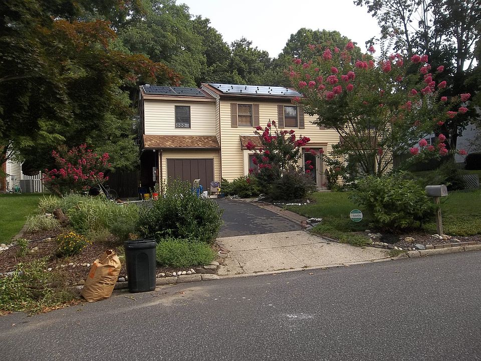 1st image of 104 Twin Oaks Dr