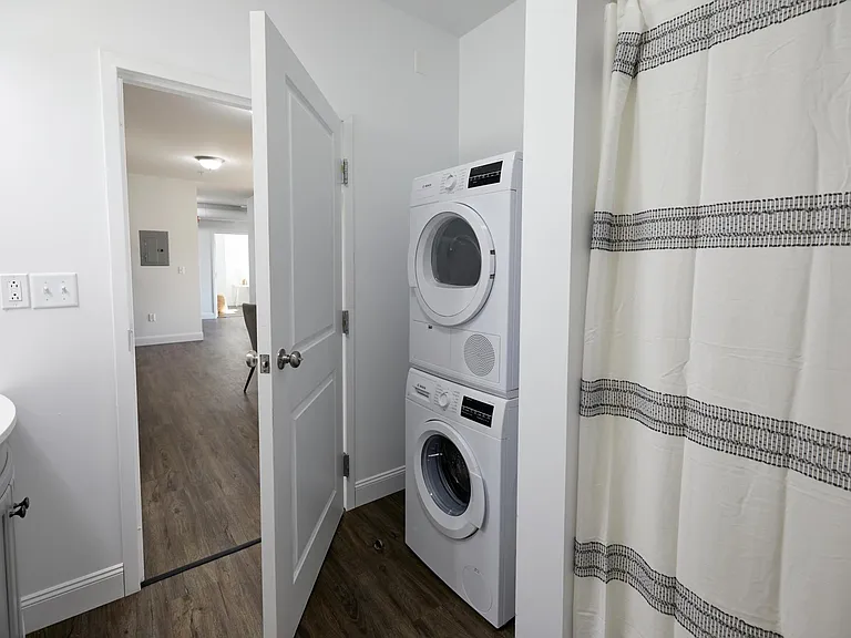4-Bedroom , 2 Bathroom