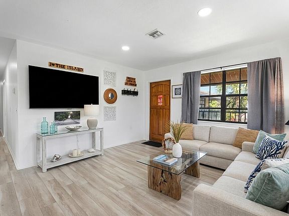 2nd image of 2505 Tamarind Drive