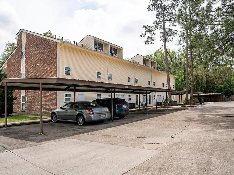 Oak Lane Apartments — Photo 9