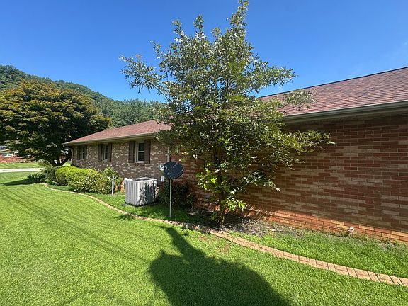5th image of 748 Lakeside Dr