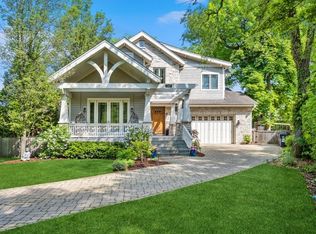 1352 Elmwood Ave, Wilmette, IL 60091