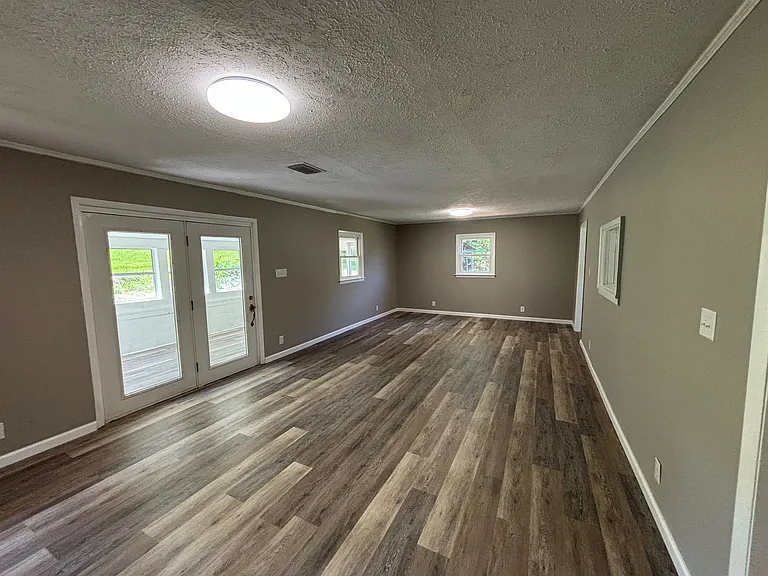 66 Veterans Dr — Photo 12