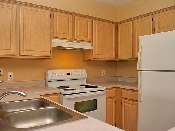 3rd image of 13917 Fairway Island Dr APT 915