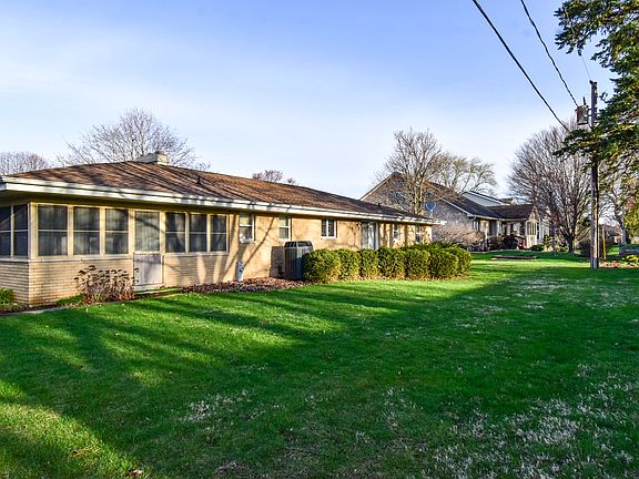 2nd image of 1114 N Bailey Dr