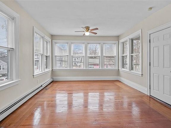 3rd image of 123 Radcliffe Ave Floor 2