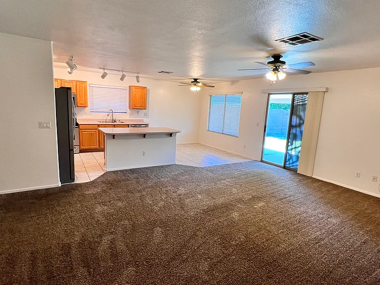 3041 W Horsham Dr — Photo 15