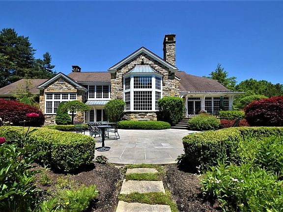 3rd image of 31700 Fairmount Blvd