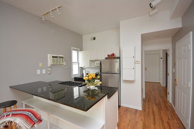 1st image of 2321 W Belmont Ave
