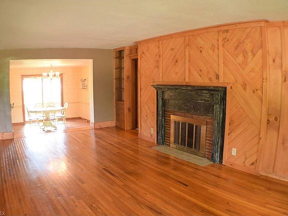 4th image of 6677 Lakeview Dr