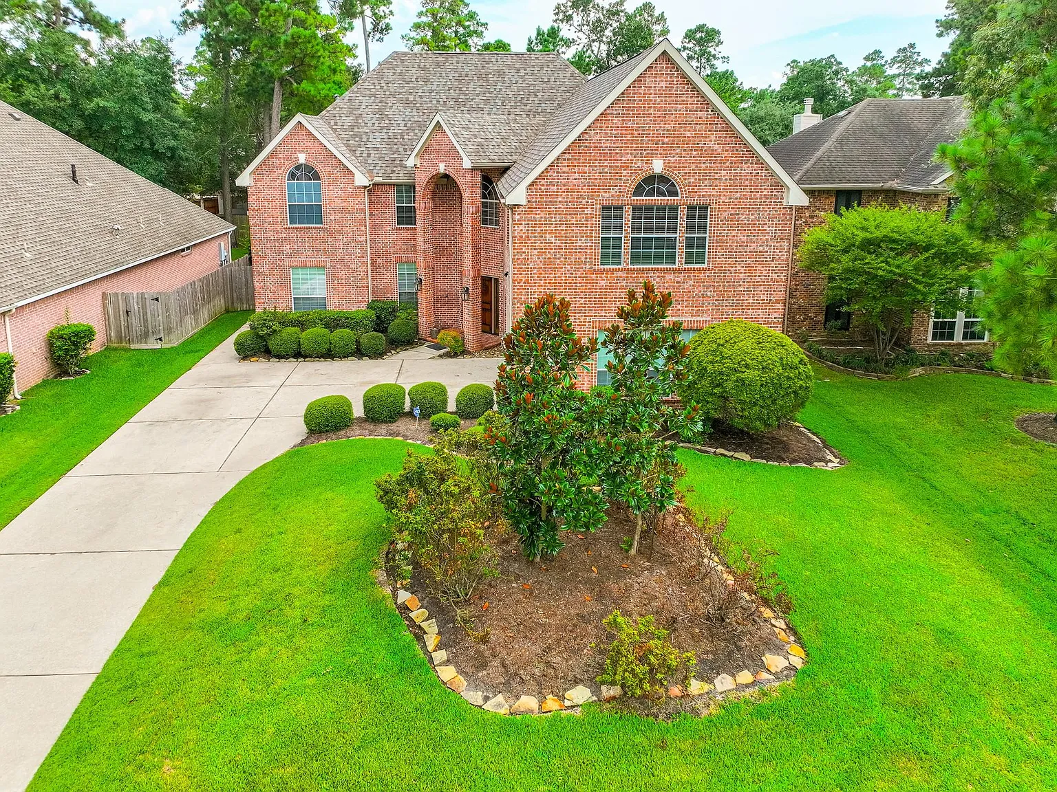 4 bed, 3.5 bath, 3884 sqft, $4,750 — Photo 1